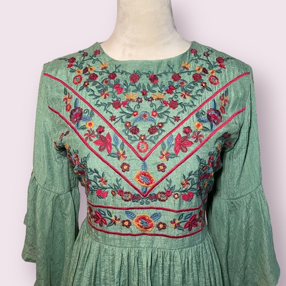 Umgee USA Green Floral Embroidered Peasant Flowy Dress Size Women’s M - Picture 2 of 8